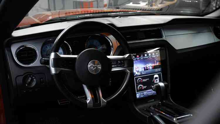 Установка магнитолы Андроид tesla style на Ford Mustang Установка магнитолы Андроид tesla style на Ford Mustang