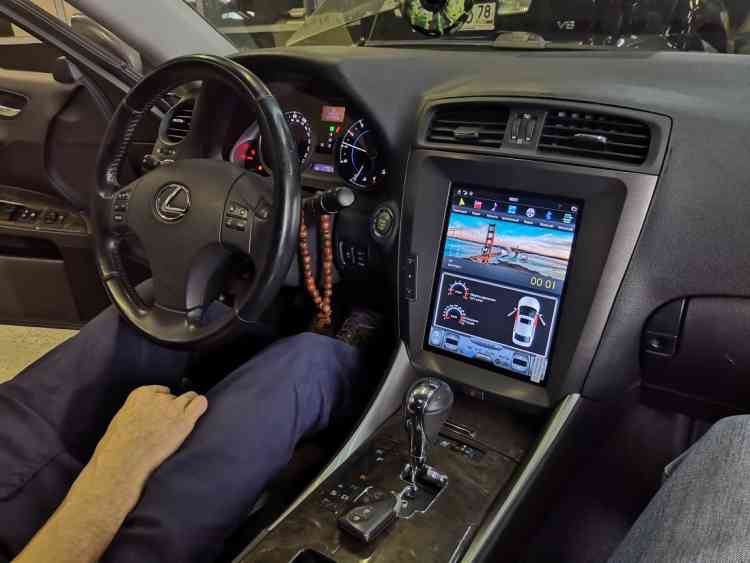 Установка магнитолы Андроид Tesla на Lexus IS250