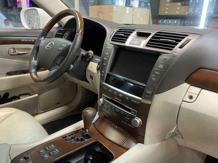 Установка магнитолы Андроид на Lexus LS460
