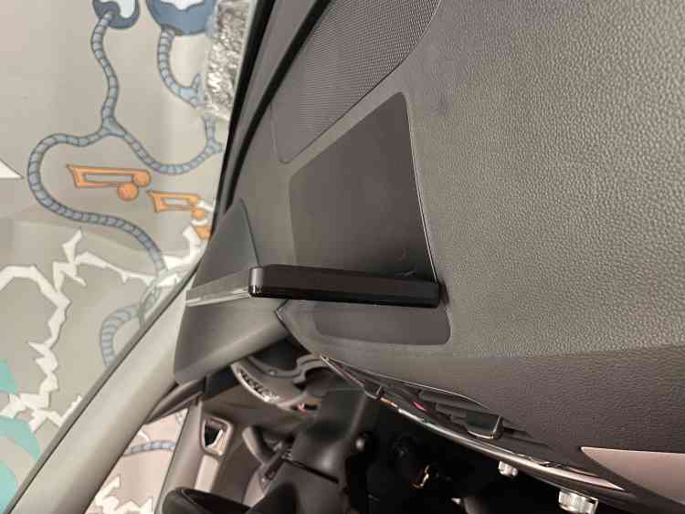 Установка в нашем установочном центре магнитолы Parafar на Audi Q3
