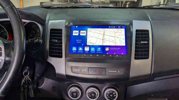 Магнитола для Mitsubishi Outlander XL 2006-2012 Parafar (cо встроенным модулем для подключения камер 360) на Андроид 13.0 PF056LUX1U2K360