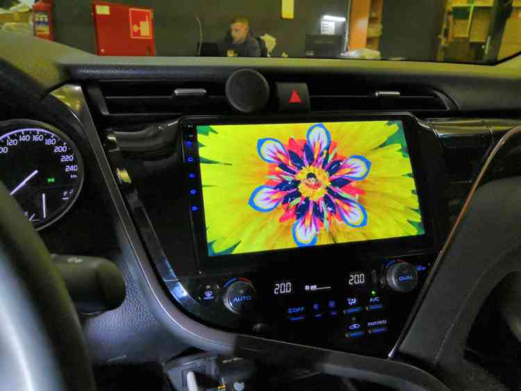 Установка магнитолы Андроид на Toyota Camry v70