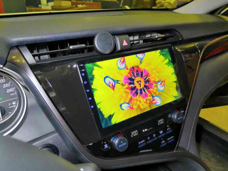 Установка магнитолы Андроид на Toyota Camry v70