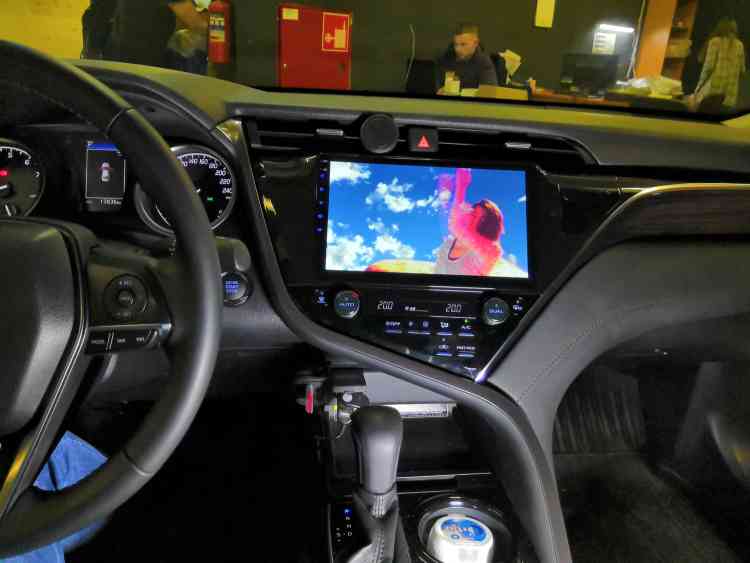 Установка магнитолы Андроид на Toyota Camry v70