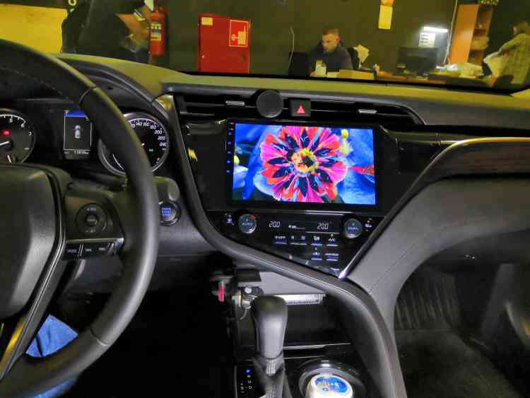 Установка магнитолы Андроид на Toyota Camry v70