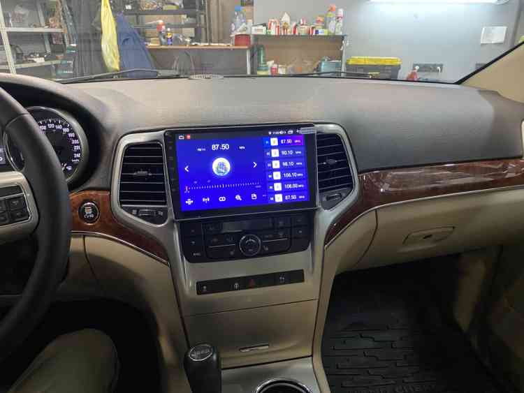 Установка автомагнитолы Андроид на Jeep Grand Cherokee