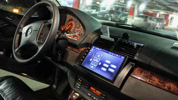 Установка магнитолы Андроид на BMW X5