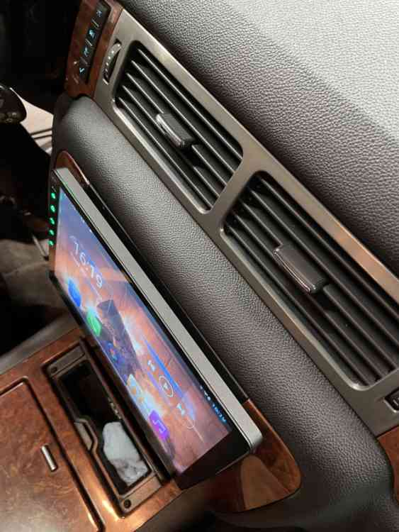 Установка магнитолы Андроид на Chevrolet Tahoe "Парящий планшет"