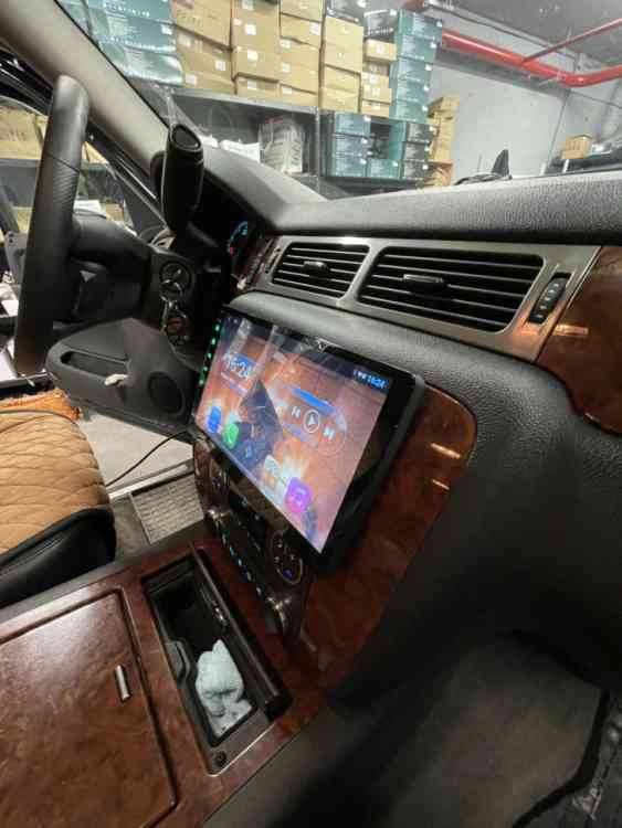 Установка магнитолы Андроид на Chevrolet Tahoe "Парящий планшет"